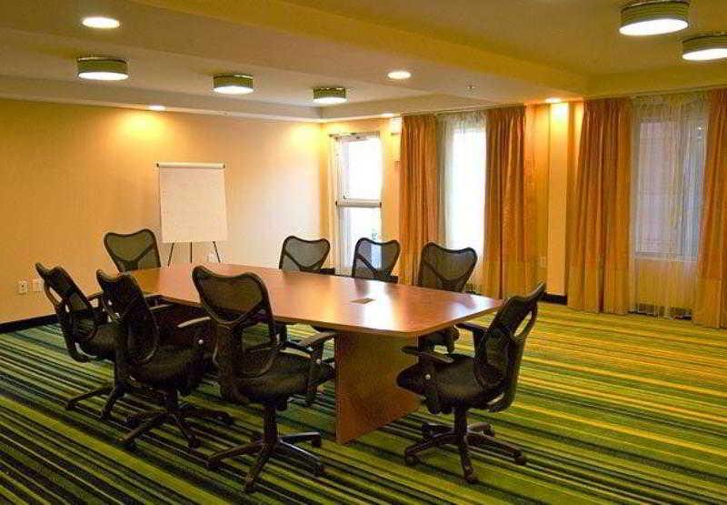 Fairfield Inn And Suites By Marriott Plainville Bagian luar foto