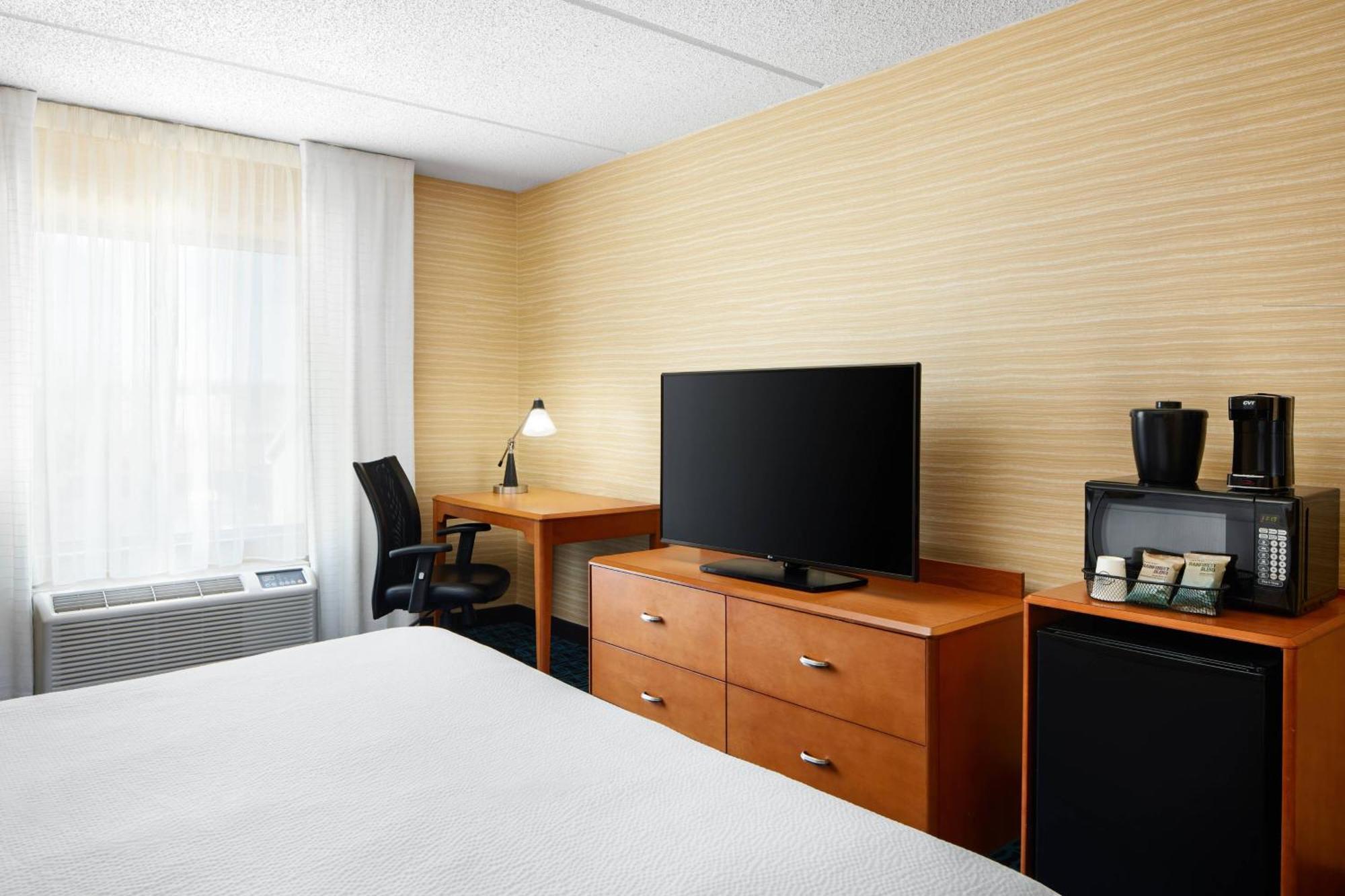 Fairfield Inn And Suites By Marriott Plainville Bagian luar foto