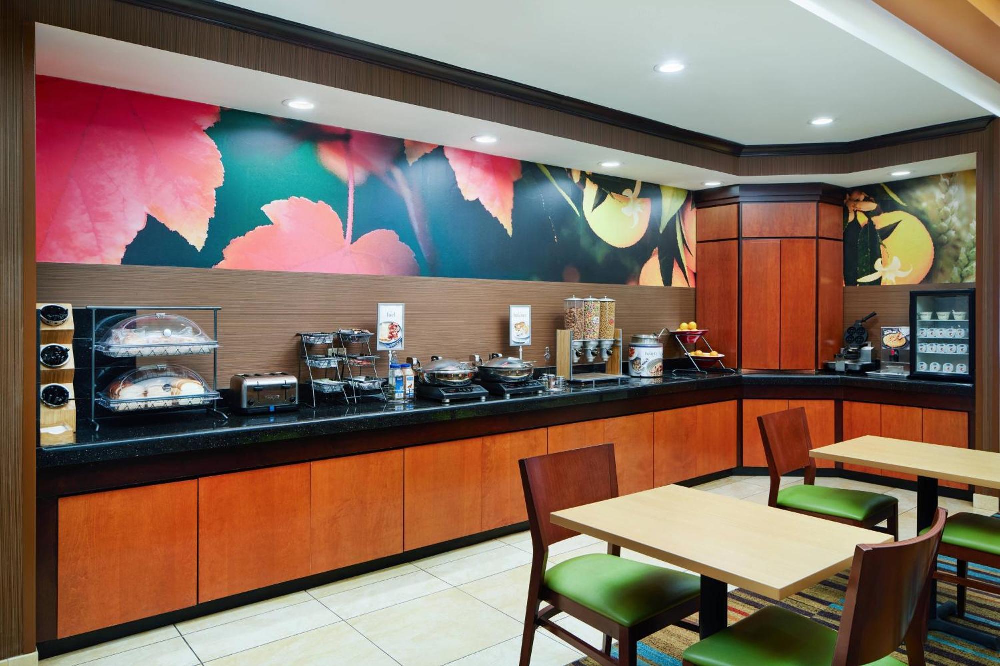 Fairfield Inn And Suites By Marriott Plainville Bagian luar foto