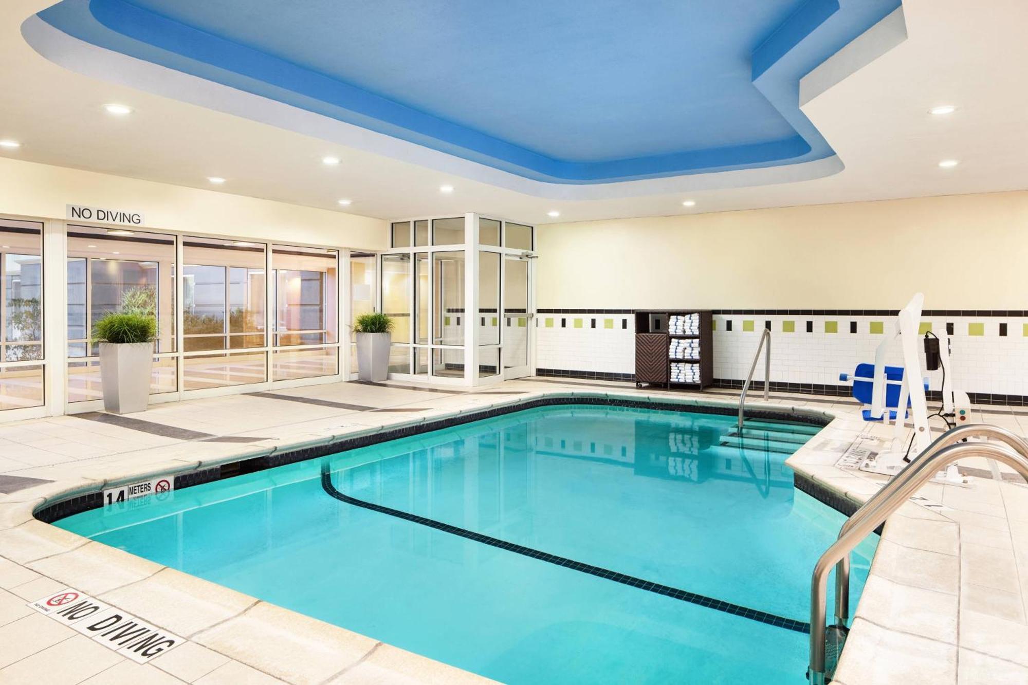 Fairfield Inn And Suites By Marriott Plainville Bagian luar foto