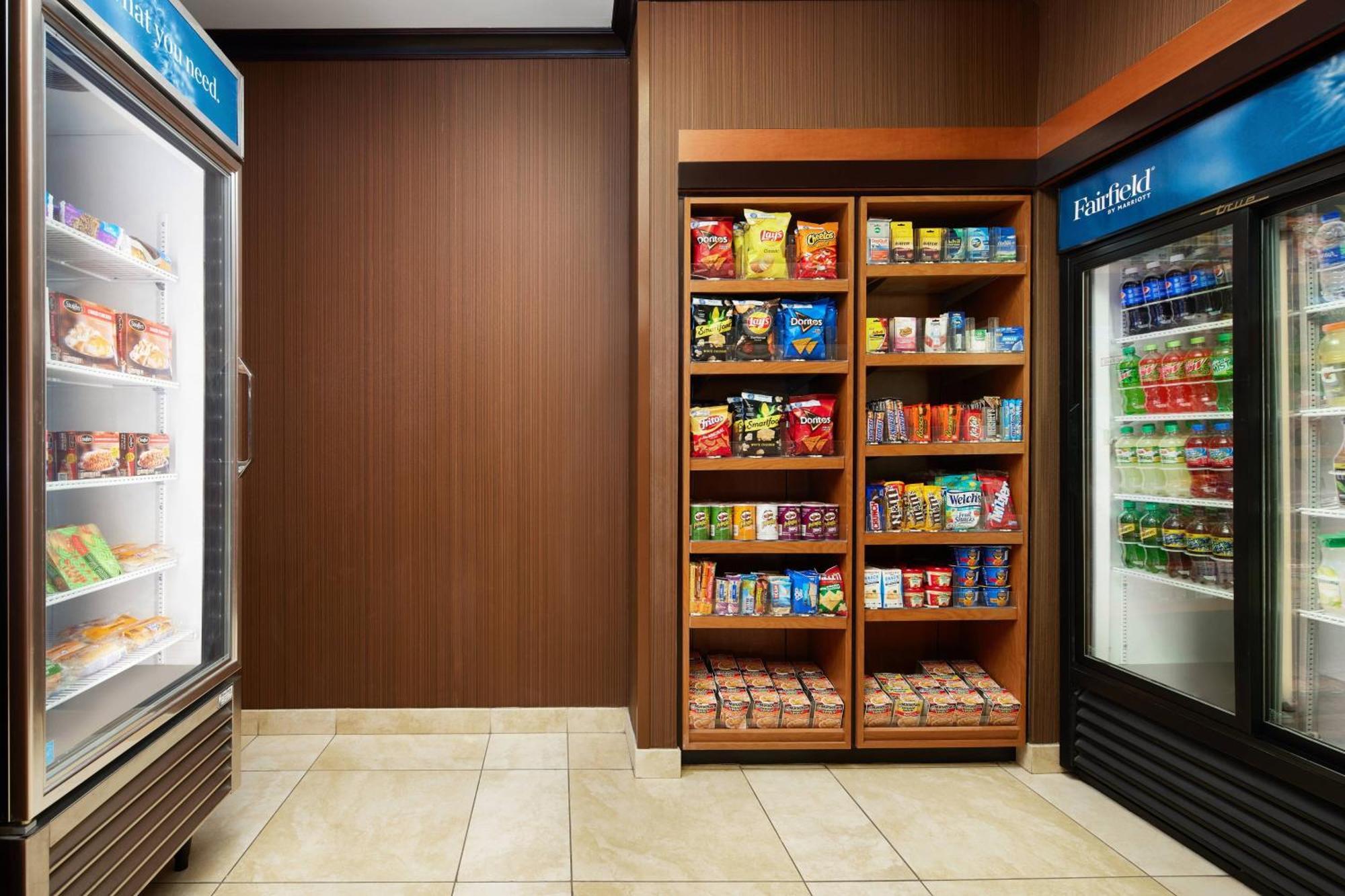 Fairfield Inn And Suites By Marriott Plainville Bagian luar foto